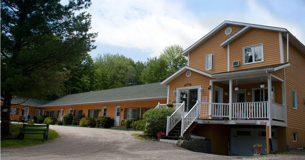 Motel De La Montagne Orford Bagian luar foto
